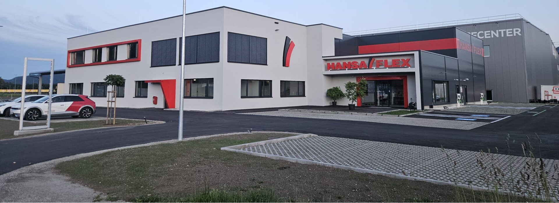 Gebäude Modern Neubau Werkstatt Schulungszentrum HF